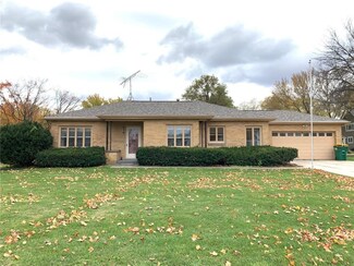 916 W Jefferson St, Winterset, IA 50273