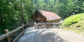 129 Crooked Ln, Murphy, NC 28906