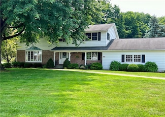 9119 Hillview Dr, Clarence, NY 14031