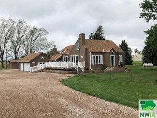 3931 N Westshore Dr, McCook Lake, SD 57049