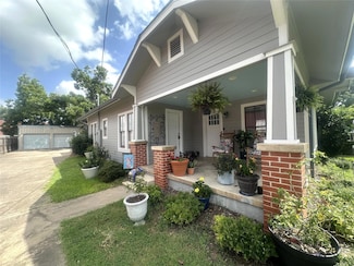 129 E Crockett St, La Grange, TX 78945