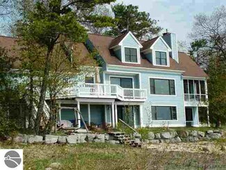 8404 N Bayshore Dr, Elk Rapids, MI 49629
