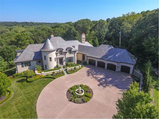 545 Mohawk St W, Lake Quivira, KS 66217