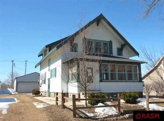 251 N Hunt St, Lake Crystal, MN 56055