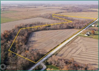 2 Mohler Rd, Center Point, IA 52213
