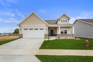 4 Forest Dr, Monticello, IL 61856