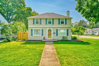 910 Roosevelt Rd, East Rochester, NY 14445