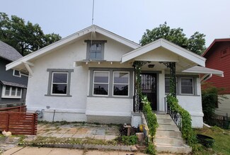 917 31st St, Des Moines, IA 50312
