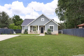 502 S 8th St, Stockdale, TX 78160