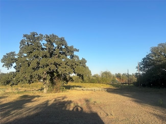 971 E Barry St, Reno, TX 76020