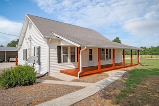 1462 Franks Ferry Rd, Sparta, TN 38583