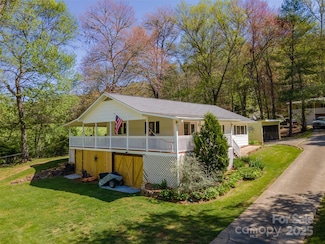 242 Henderson Rd, Franklin, NC 28734