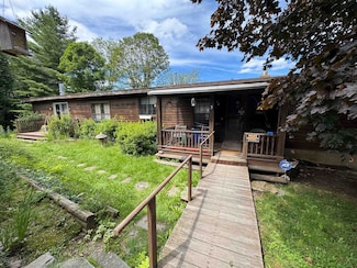 5 Camelot Dr, Wilmington, VT 05363