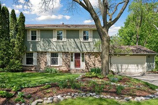 16208 Kensington Ct, Minnetonka, MN 55345