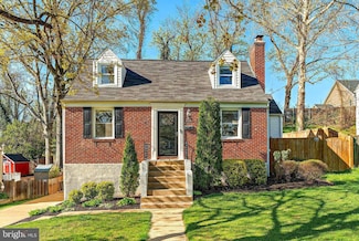 6704 Chestnut Ave, Falls Church, VA 22042