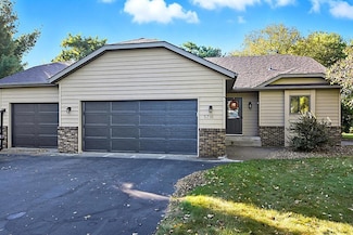 5716 Cardinal Ct, Saint Cloud, MN 56303
