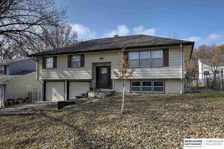 5706 N 92nd St, Omaha, NE 68134