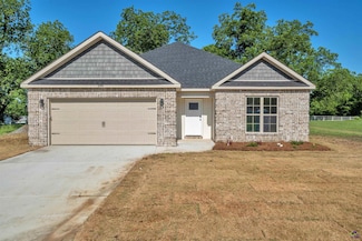 146 Village Cir, Cochran, GA 31014
