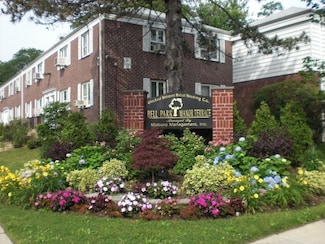 220-06 Stronghurst Ave, Queens Village, NY 11427