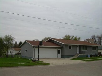 404 S East St, Monona, IA 52159