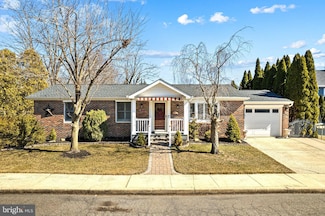 1 Lynns Ct, Morrisville, PA 19067