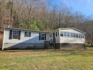 222 Cove Mountain Ln, Buchanan, VA 24066