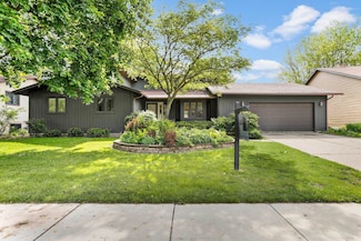 814 Spahn Dr, Waunakee, WI 53597