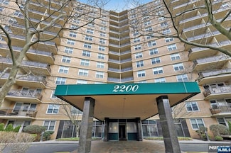 2200 N Central Rd Unit 10B, Fort Lee, NJ 07024