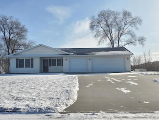 125 4th St N, Sauk Centre, MN 56378