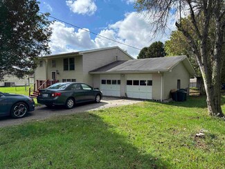 92 Adrian St, Lesage, WV 25537
