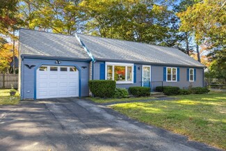 37 Wellesley Cir, Hyannis, MA 02601