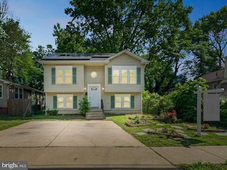 4816 Leroy Gorham Dr, Capitol Heights, MD 20743