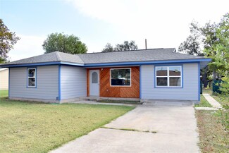 1203 Gantt St, Bangs, TX 76823