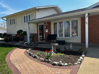 565 Flagstaff Ln, Hoffman Estates, IL 60169