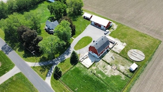 7016 S Carvers Rock Rd, Clinton, WI 53525