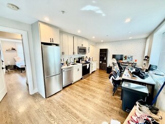 366 Hanover St Unit 2, Boston, MA 02113