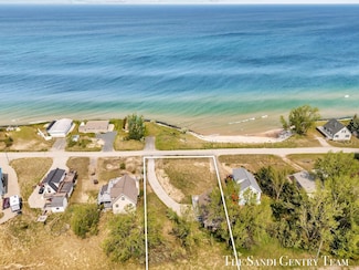 2806 N Lakeshore Dr, Mears, MI 49436