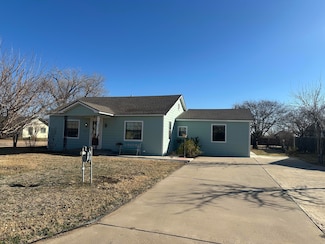 218 N West 2nd St, Lockney, TX 79241