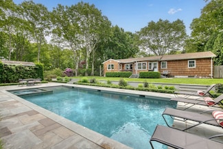 27 S Valley Rd, Sag Harbor, NY 11963