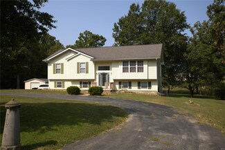 10167 Auburn Ln, Mineral Point, MO 63660