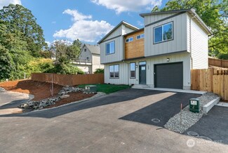 589 N 3rd St, Kalama, WA 98625