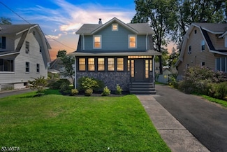 1293 Beaumont Ave, Teaneck, NJ 07666