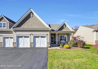 30 Reserve Dr, Drums, PA 18222