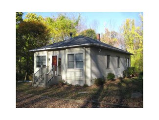 38 Welcome St, Woonsocket, RI 02895