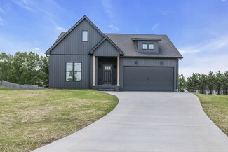 24 Harding Rd, Leoma, TN 38468