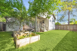 1833 Tabor St, Houston, TX 77009