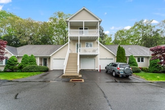 53 Copper Creek Cir, Newtown, CT 06470