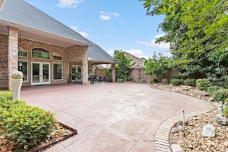 720 Little Jeff Dr, Port Neches, TX 77651