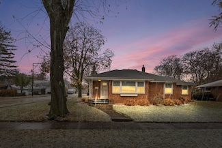 1003 Evans St, Oshkosh, WI 54901