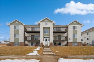 6520 Creekside Dr NE Unit 10, Cedar Rapids, IA 52402